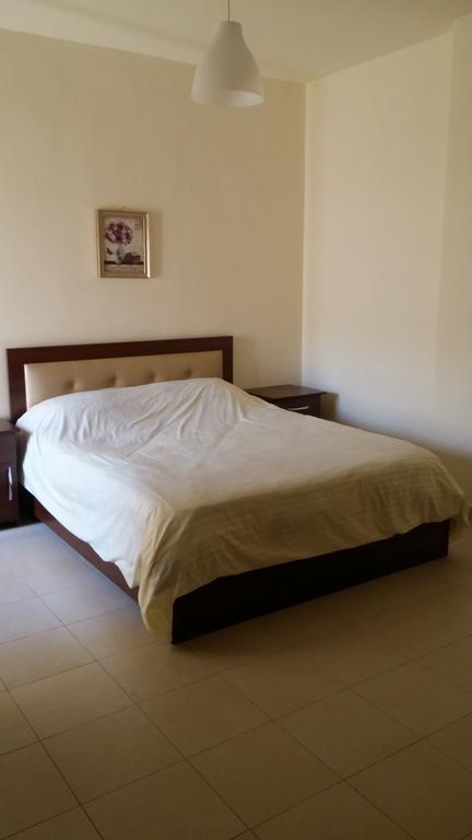 Cozy Dair Ghbar apartment Amman Bagian luar foto