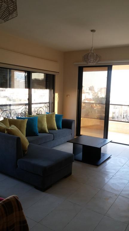 Cozy Dair Ghbar apartment Amman Bagian luar foto