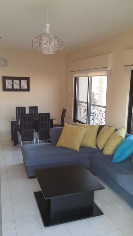 Cozy Dair Ghbar apartment Amman Bagian luar foto