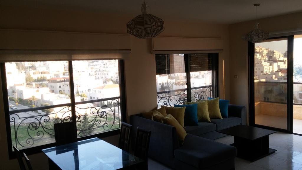 Cozy Dair Ghbar apartment Amman Bagian luar foto