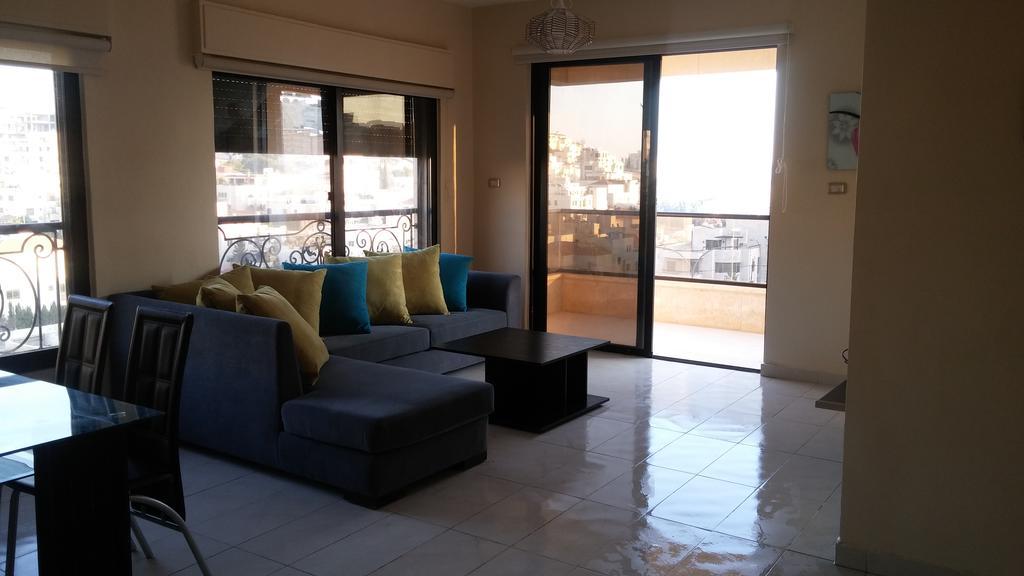 Cozy Dair Ghbar apartment Amman Bagian luar foto