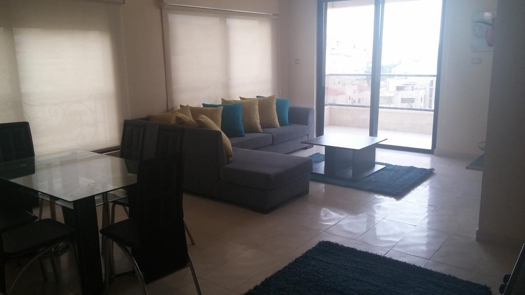 Cozy Dair Ghbar apartment Amman Bagian luar foto