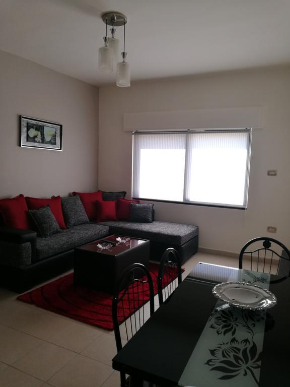 Cozy Dair Ghbar apartment Amman Bagian luar foto