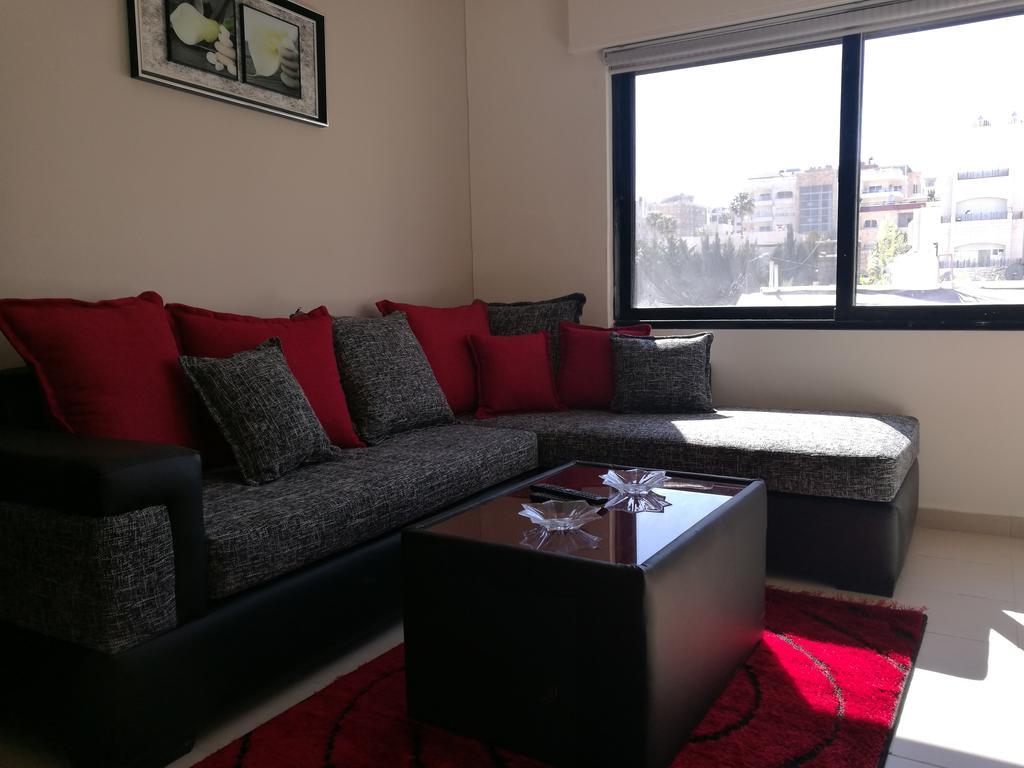 Cozy Dair Ghbar apartment Amman Bagian luar foto