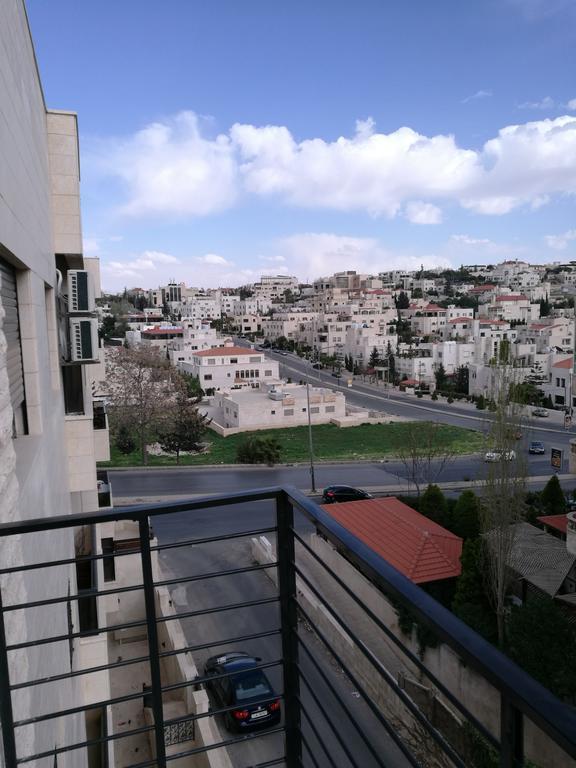 Cozy Dair Ghbar apartment Amman Bagian luar foto