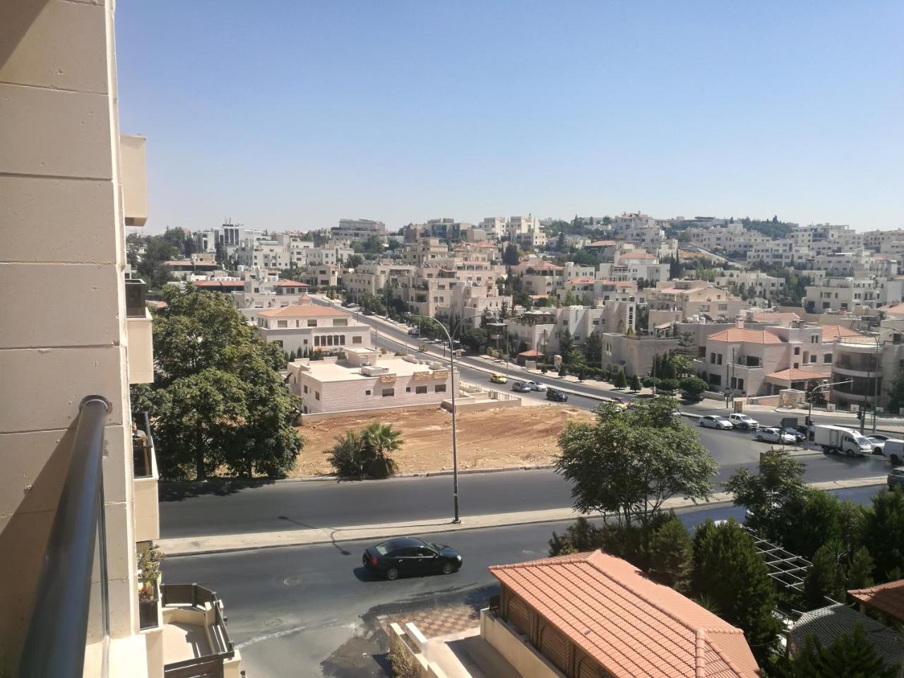 Cozy Dair Ghbar apartment Amman Bagian luar foto