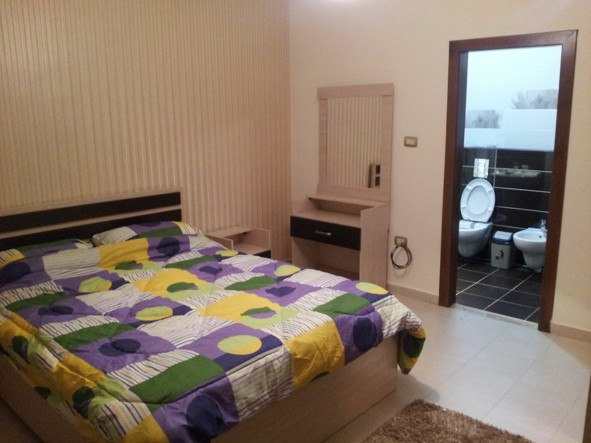 Cozy Dair Ghbar apartment Amman Bagian luar foto